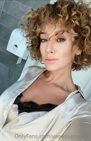 vanessaroom8 / the.gardner.girls3 nude photo #0113