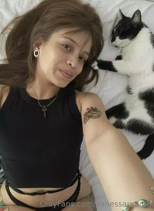 vanessaroom8 / the.gardner.girls3 nude photo #0225