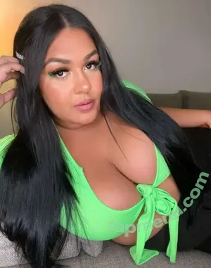 Vanessathevixxxen / Chubby Vee / aintnowifeyxo / aintnowifeyxoxo / servequeenv nude photo #0019