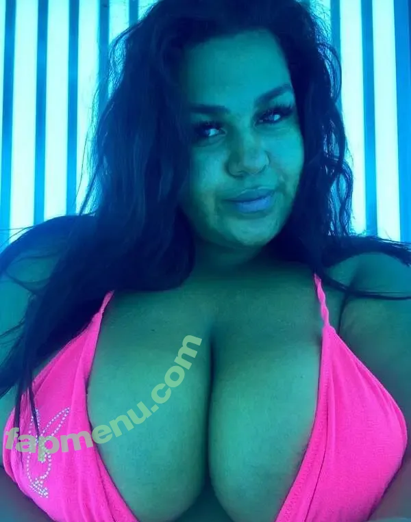 Vanessathevixxxen nude photo #0006 (Chubby Vee / aintnowifeyxo / aintnowifeyxoxo / servequeenv)