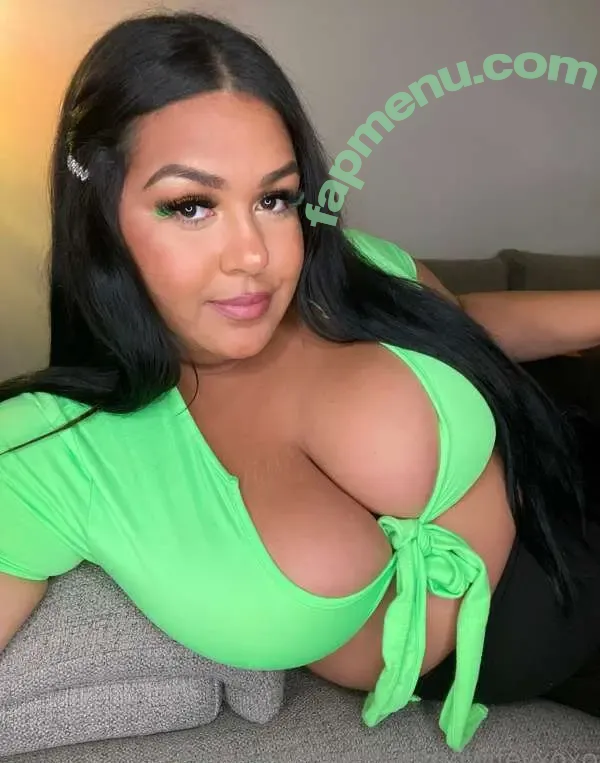 Vanessathevixxxen nude photo #0025 (Chubby Vee / aintnowifeyxo / aintnowifeyxoxo / servequeenv)