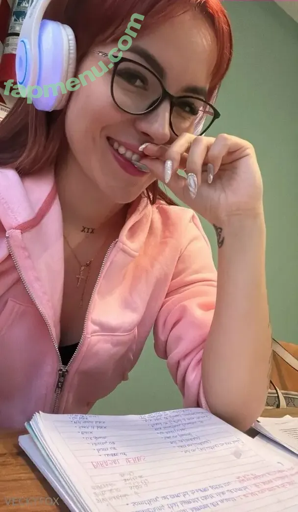 veckyfox nude photo #0134 (thevickyvox)