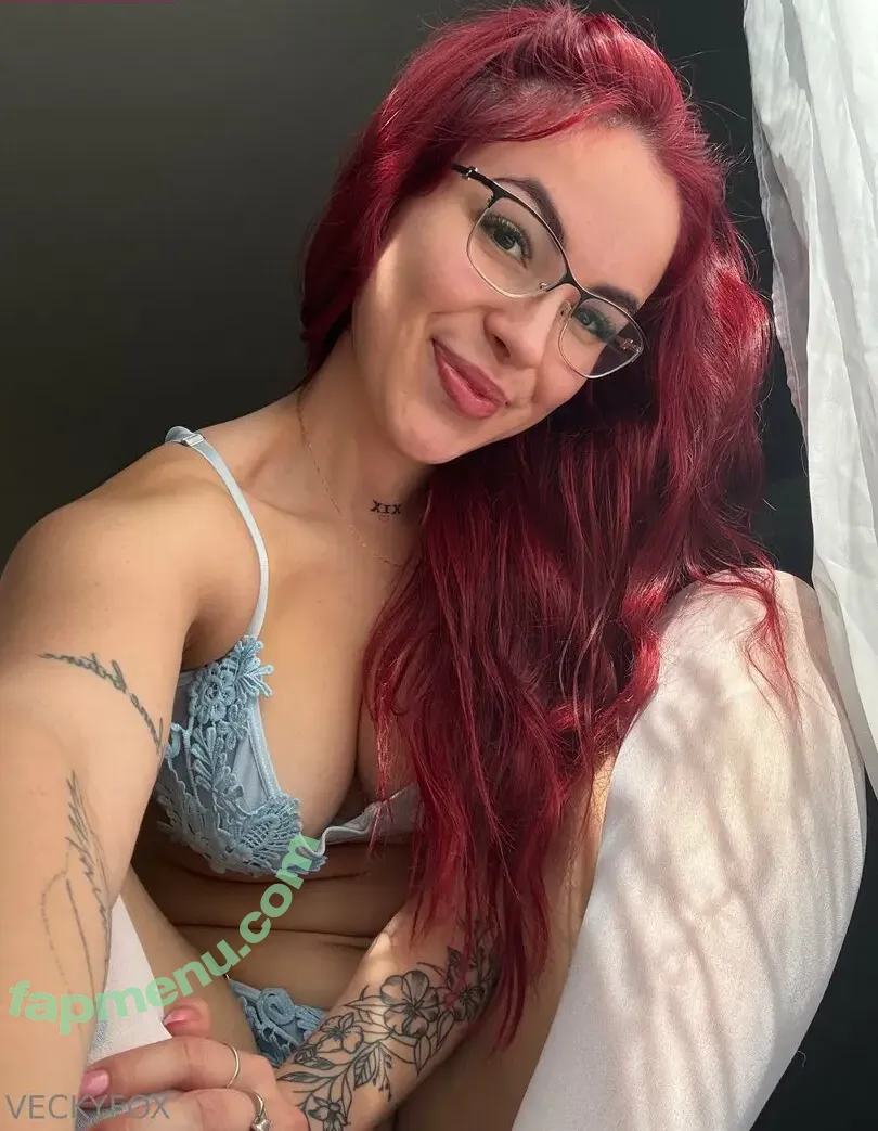 veckyfox nude photo #0144 (thevickyvox)