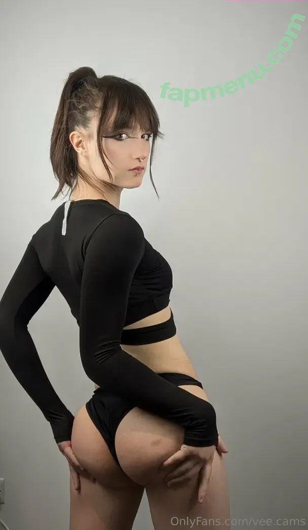 vee.cams nude photo #0037 (therealveesnow)