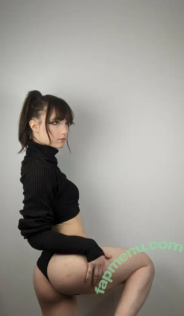 vee.cams nude photo #0048 (therealveesnow)