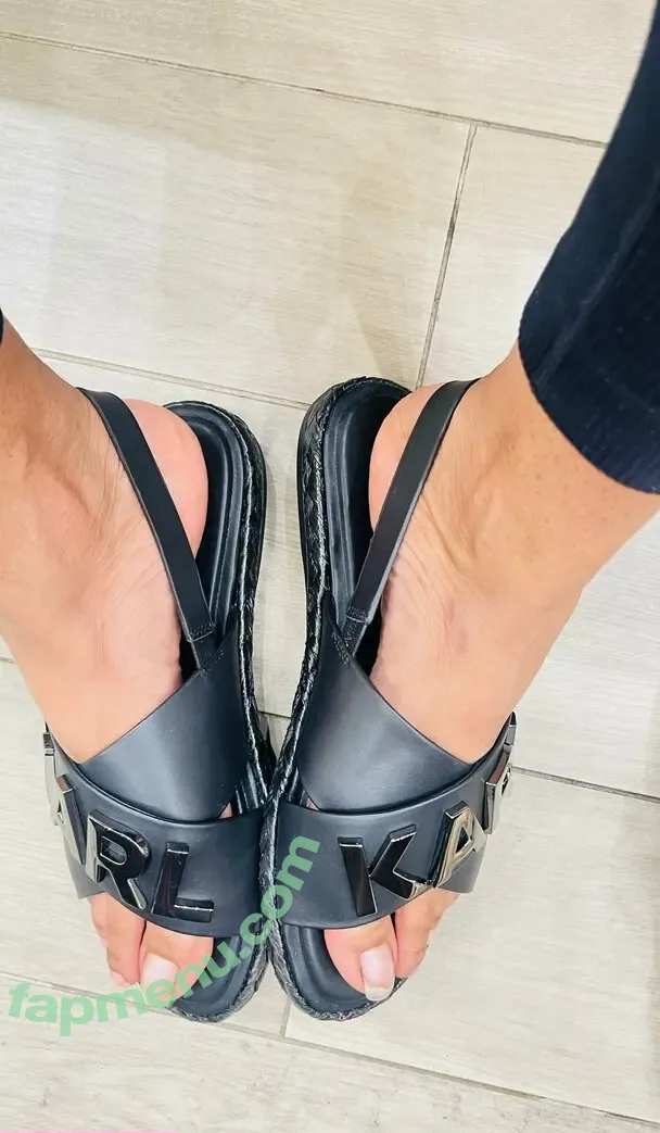 vee_feet nude photo #0074 (reel)