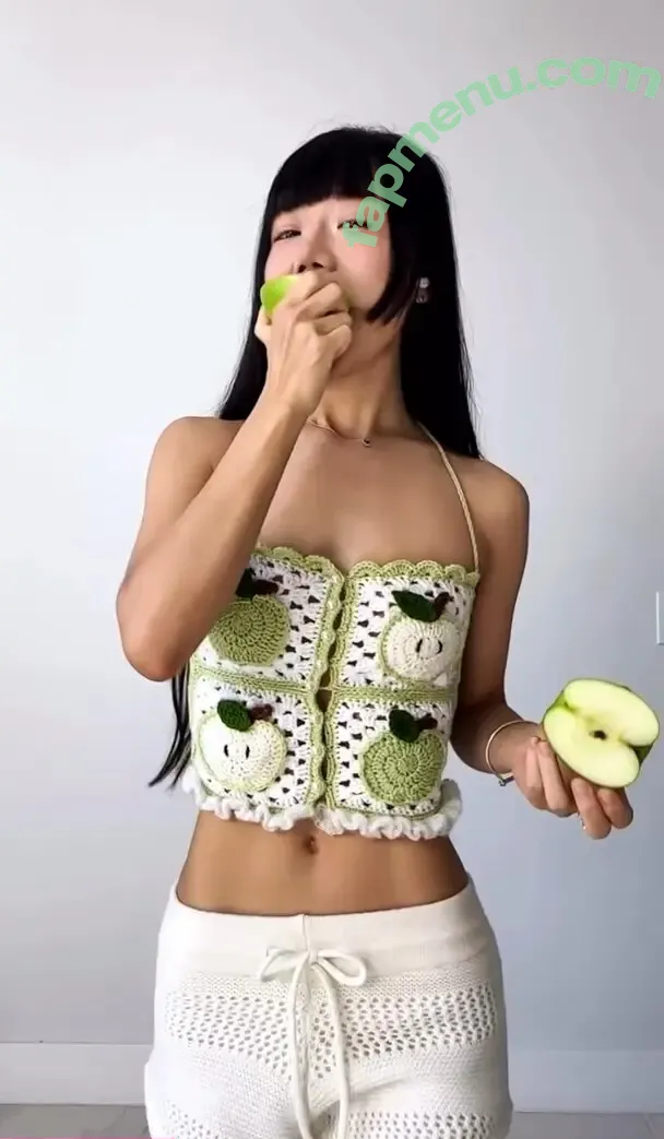 Veganbunnyelle nude photo #0080 (Veganbunnychef / veganbunnygirl)