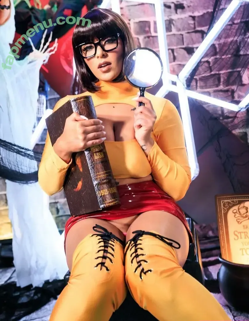 Velma & Daphne Cosplay nude photo #0163 (velmacosplayer)