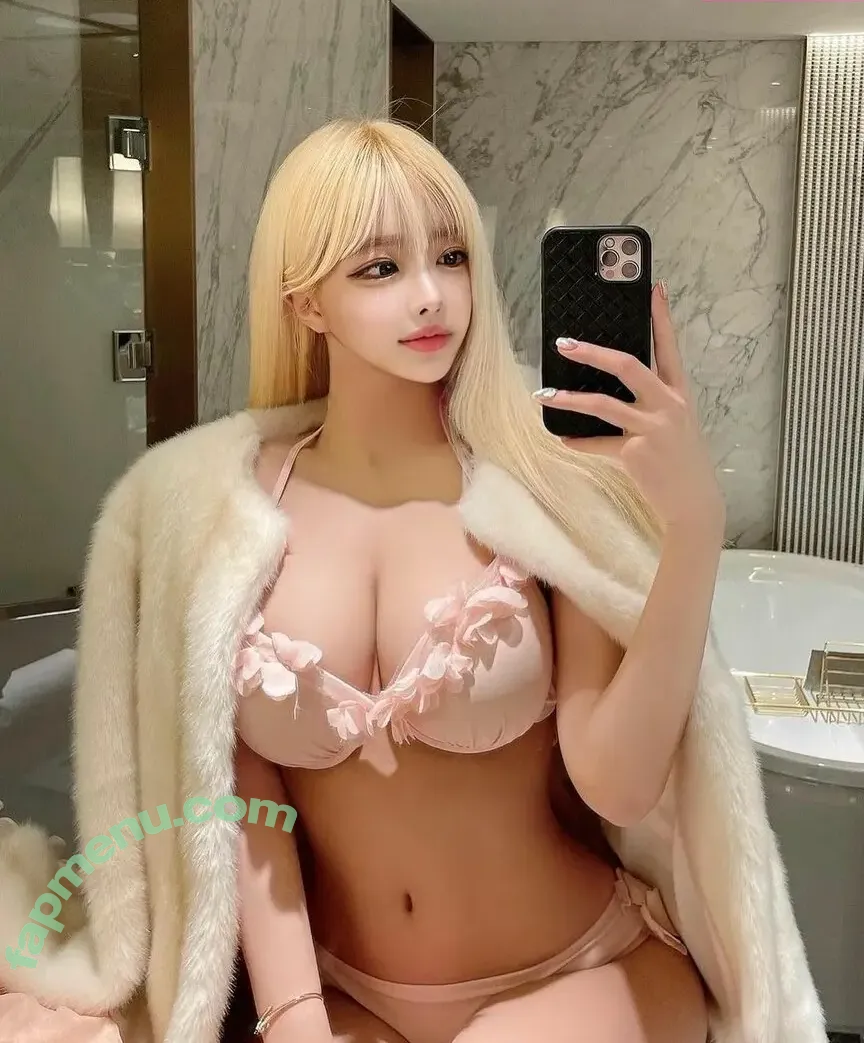 Vely.mom nude photo #0012 (Velymom / Velyroom)
