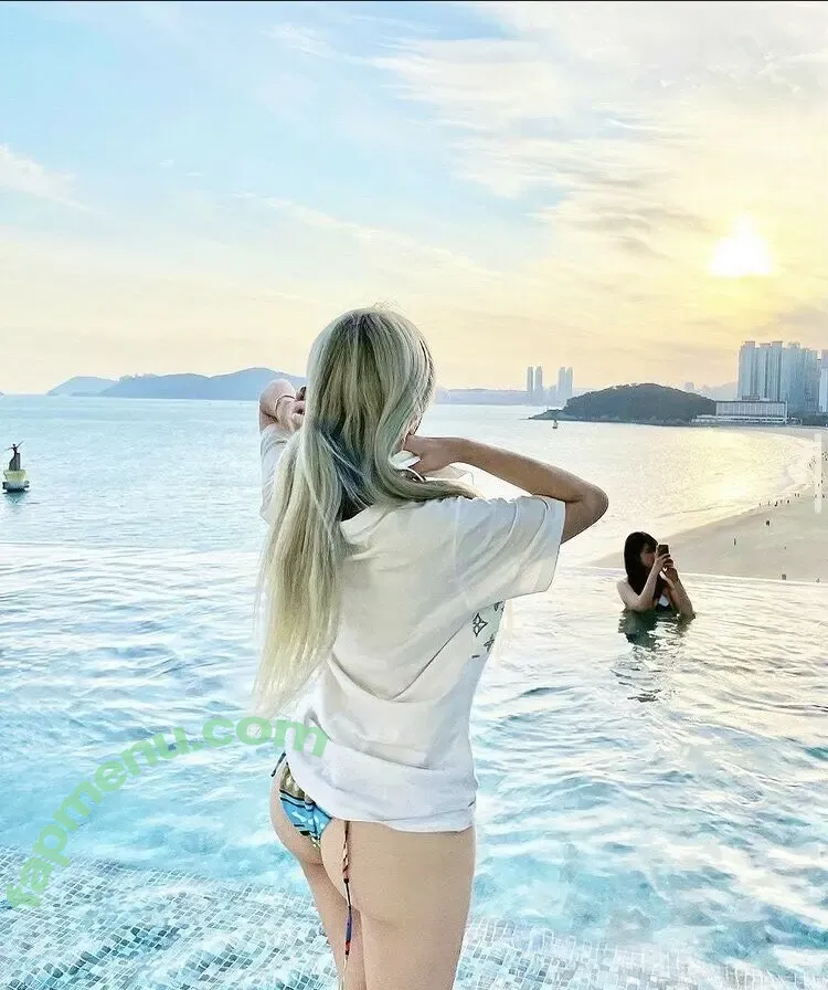 Vely.mom nude photo #0023 (Velymom / Velyroom)