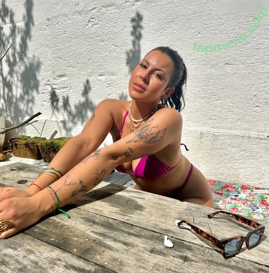 Vendewaa nude photo #0020 (Vendewaa)