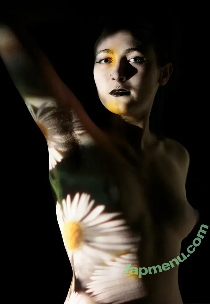 venus.lux.free nude photo #0004 (empressvlux)