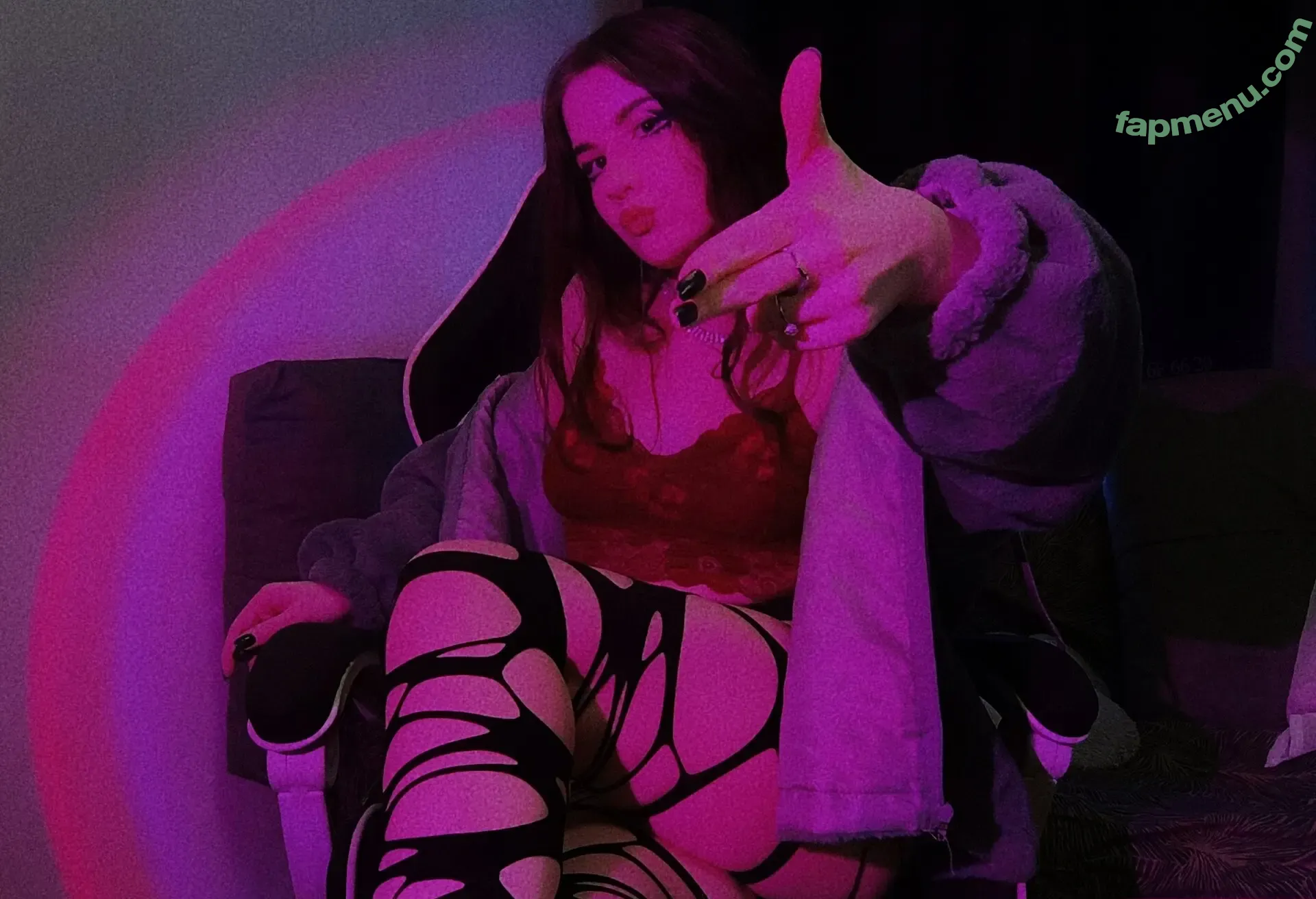 veon nude photo #0114 (veonwrld / veonys)