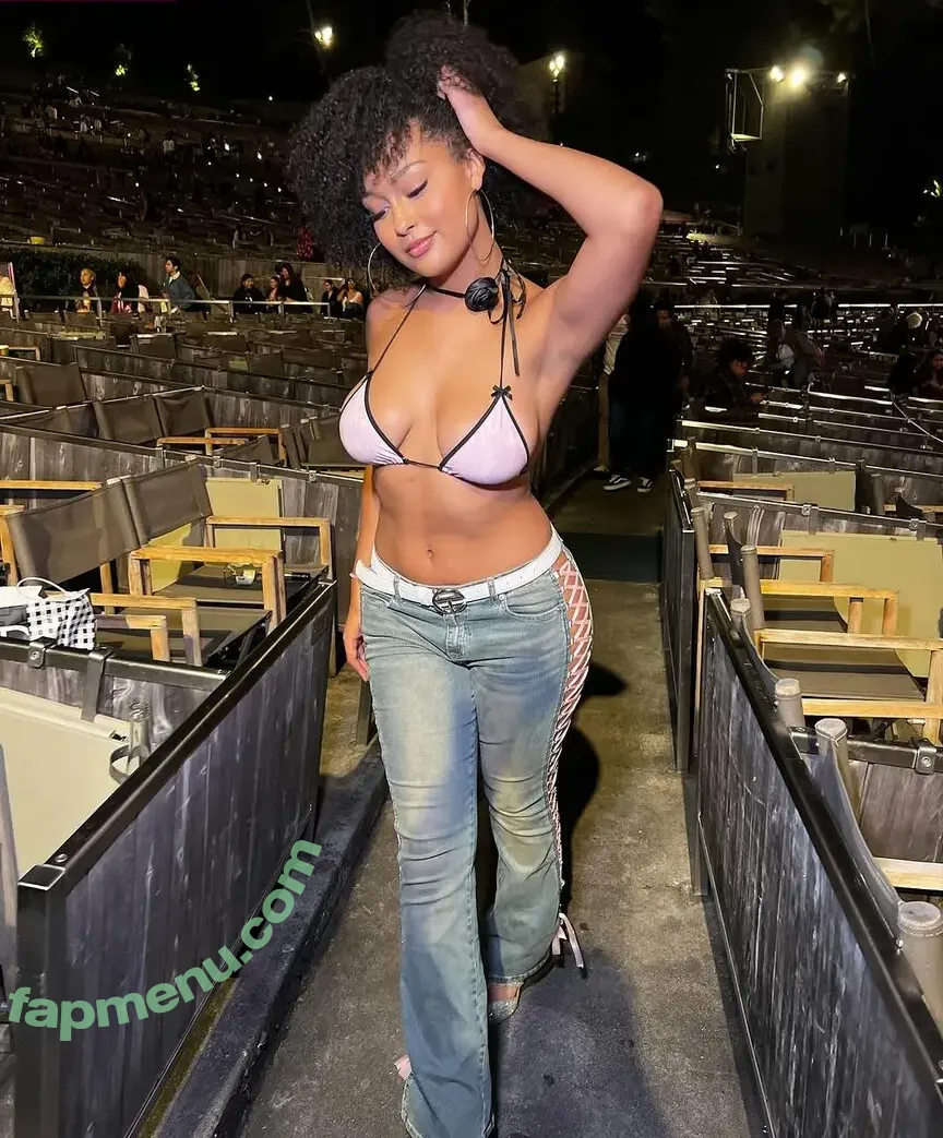 veondremitchell nude photo #0117 (Veondre)