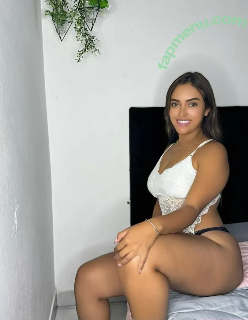veravixena nude photo #0061 (Alicedeliceee / veera_saxena / veraaasweet)