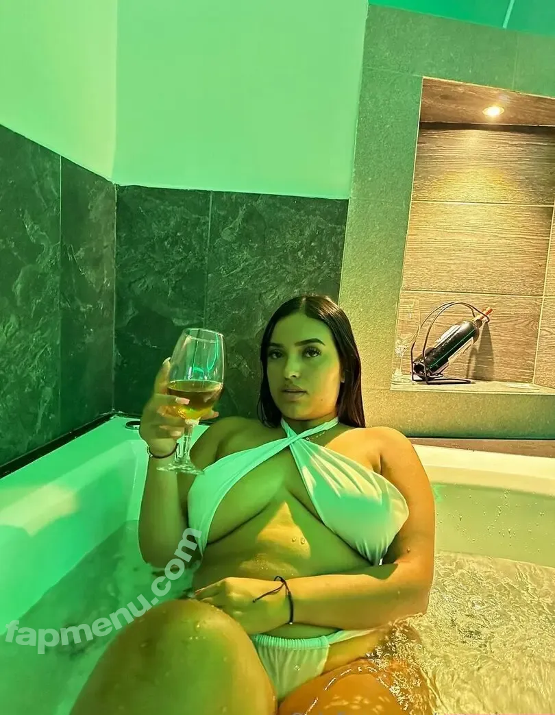 veravixena nude photo #0066 (Alicedeliceee / veera_saxena / veraaasweet)