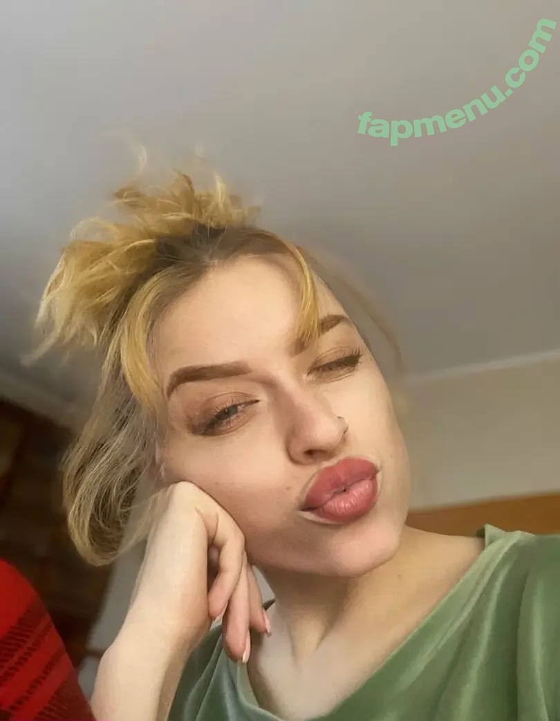 verona_foxy nude photo #0036 (verona__foxy)