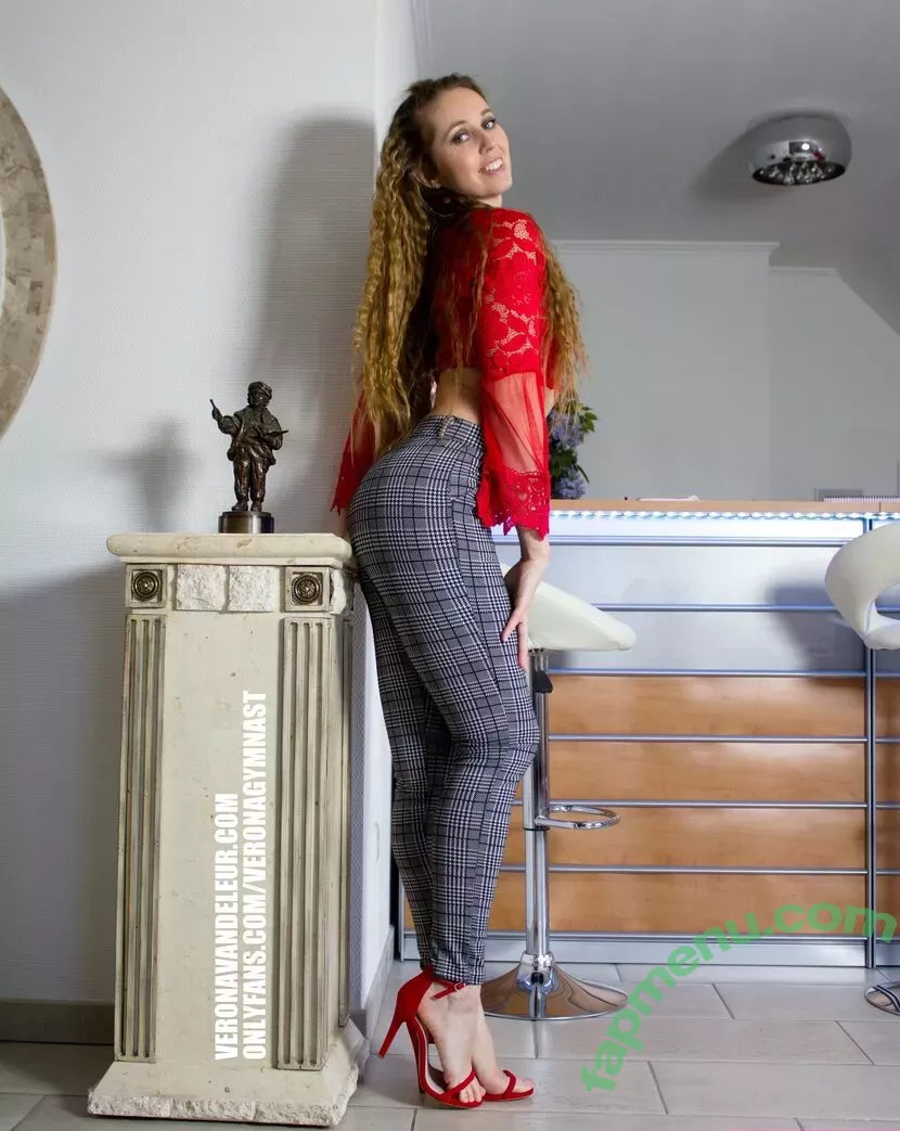 veronavandeleur nude photo #0025 (veronagymnast2)