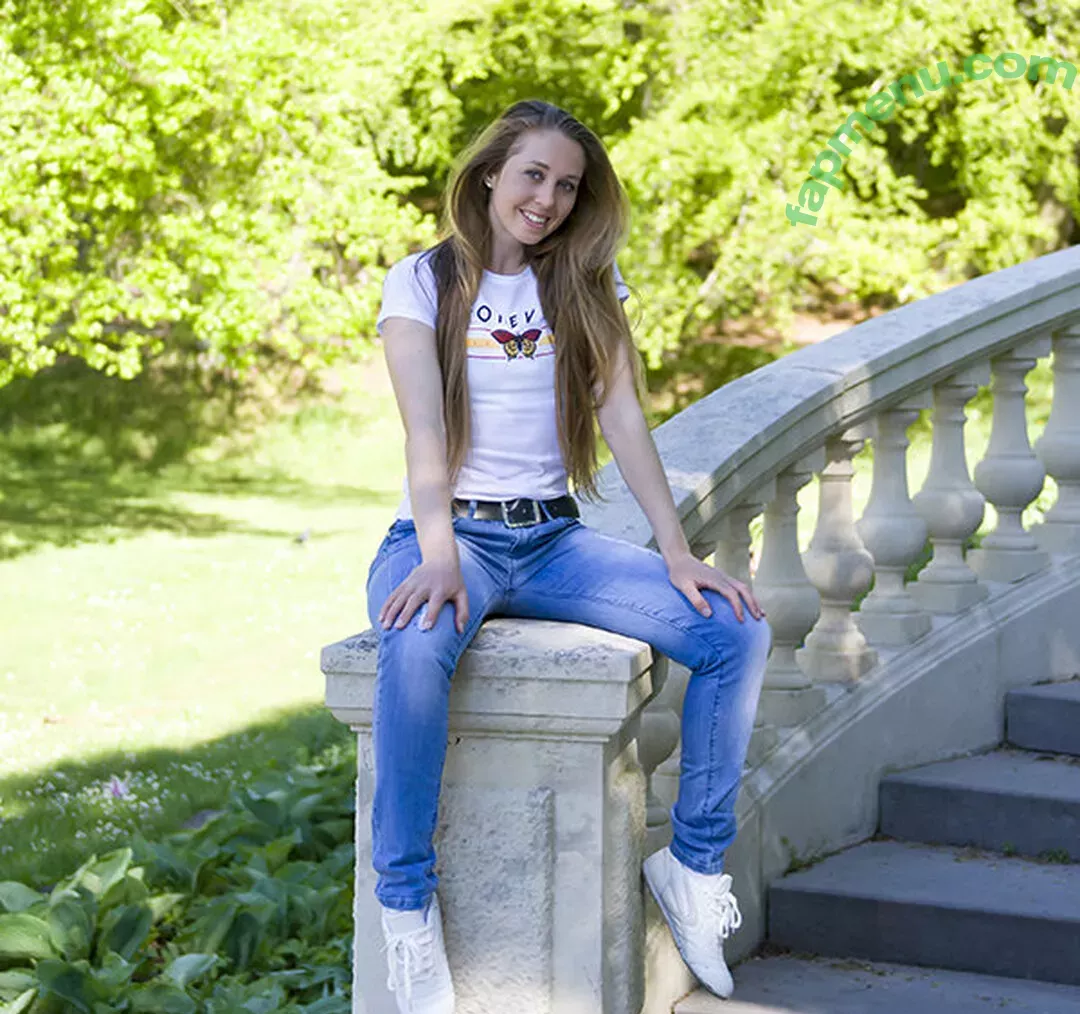 veronavandeleur nude photo #0043 (veronagymnast2)