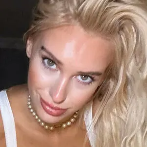 Veronika Rajek page