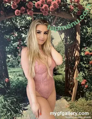  nude photo #0004