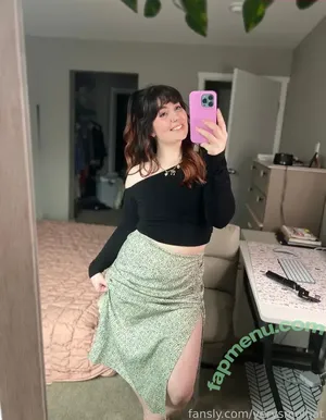 Verysmolhat nude photo #0002