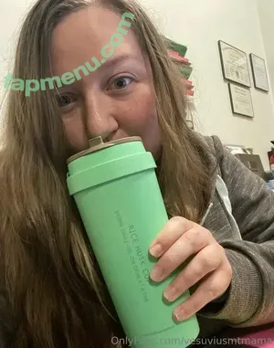 vesuviusmtmama / allimartinez nude photo #0050