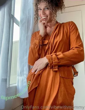 vibewithmommy / vibewithmolly / vibewmommy nude photo #0142