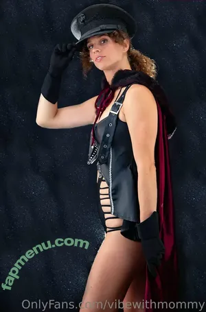 vibewithmommy / vibewithmolly / vibewmommy nude photo #0344