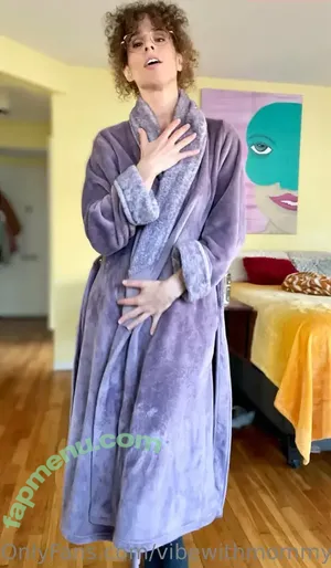 vibewithmommy / vibewithmolly / vibewmommy nude photo #0404