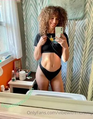 vibewithmommy / vibewithmolly / vibewmommy nude photo #0411