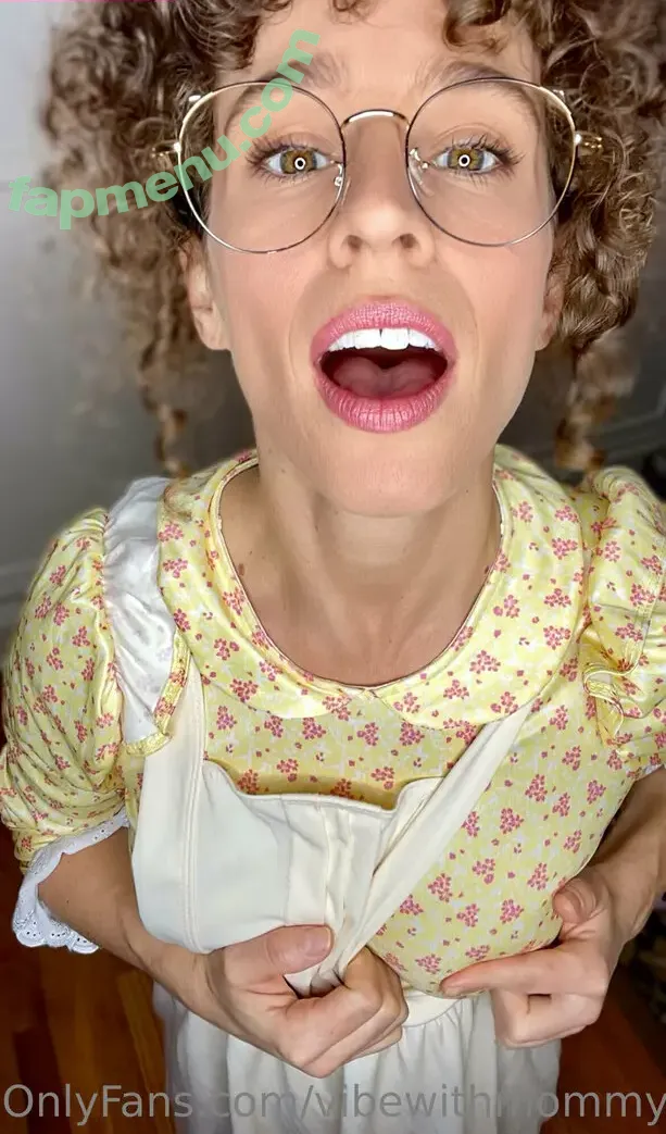 vibewithmommy nude photo #0025 (vibewithmolly / vibewmommy)