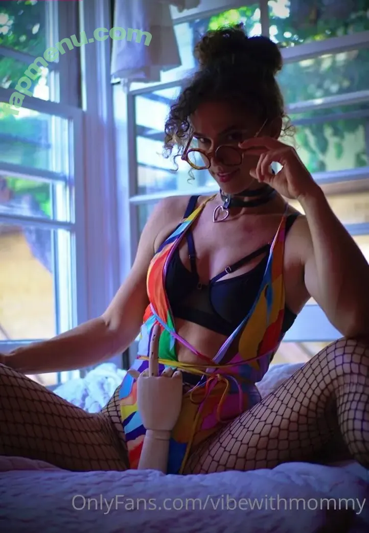 vibewithmommy nude photo #0306 (vibewithmolly / vibewmommy)