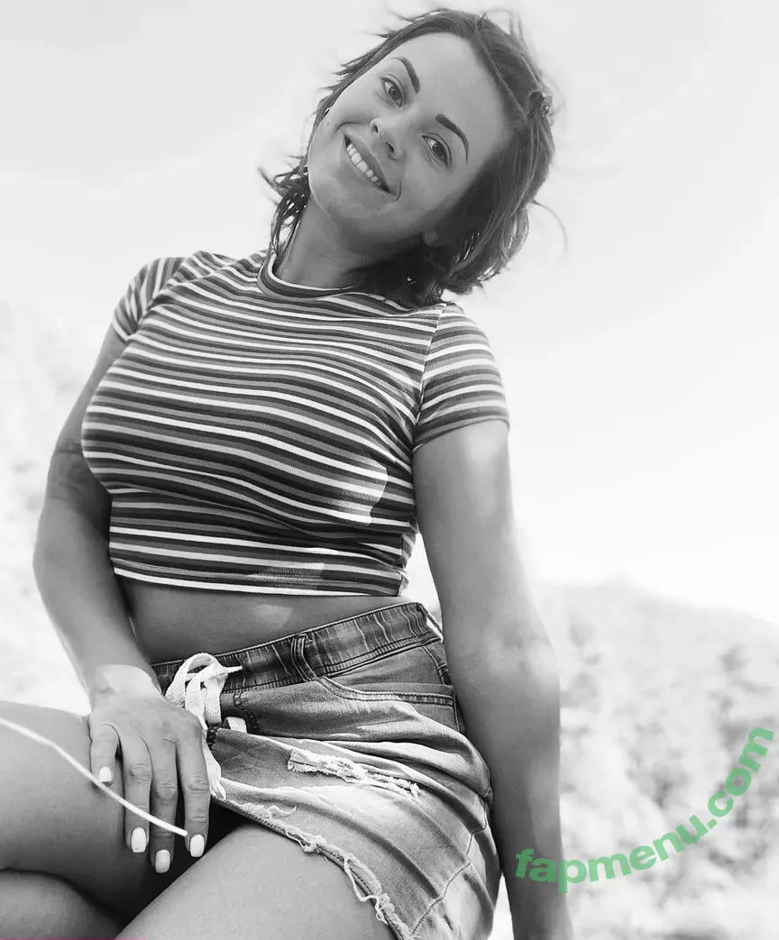 Vic Alouqua nude photo #0025 (vicalouquaoff / vicalouquaofficial / victoriafitfrance1)