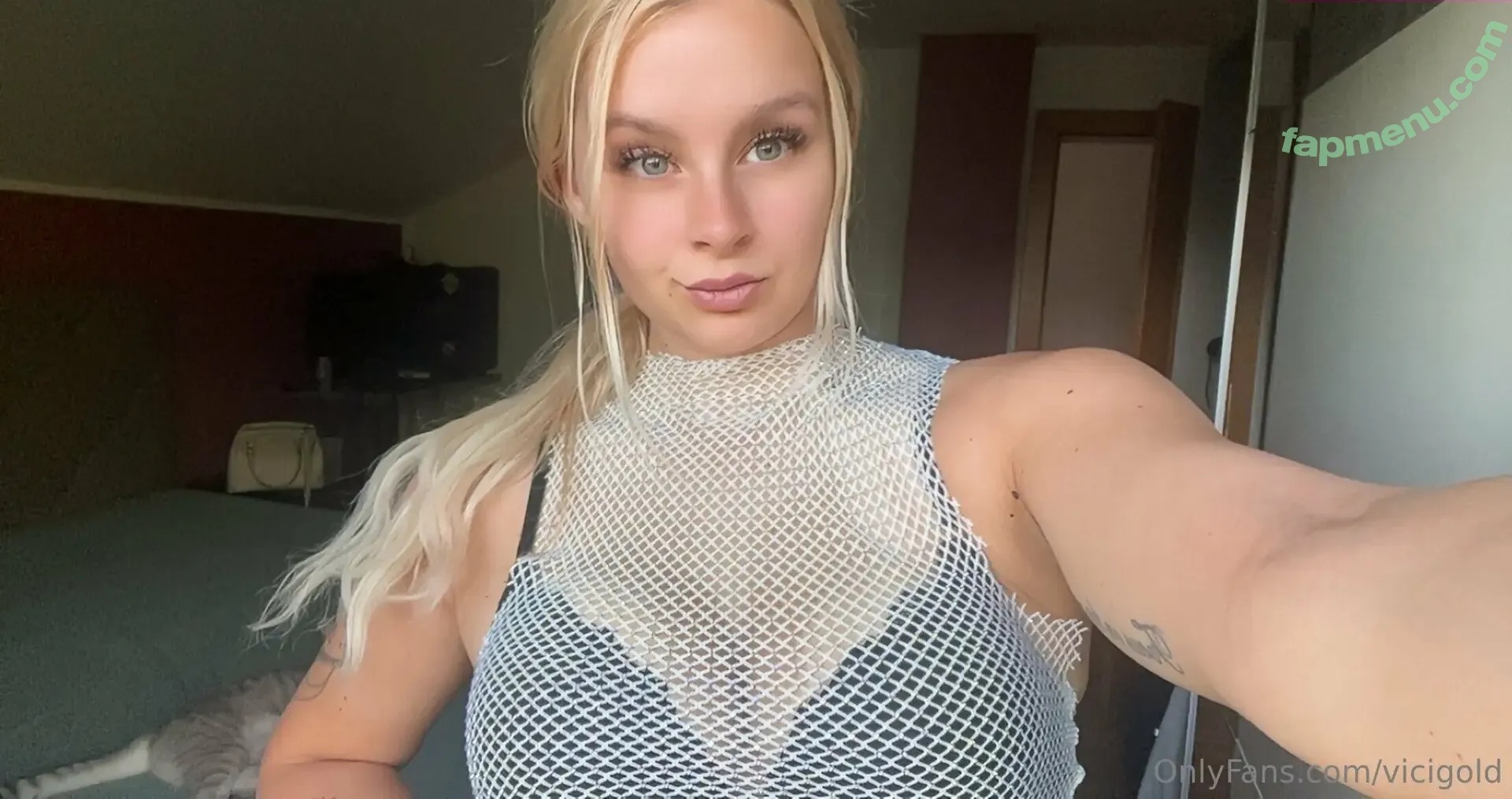 vicigold nude photo #0038 (vixigold)