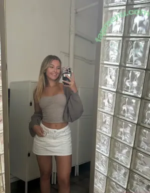 vickilive / vickiilivee nude photo #0001