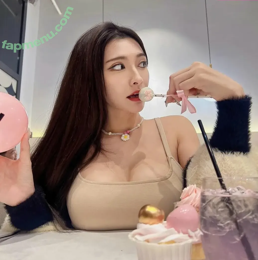 Victoria AikYen nude photo #0003 (hivictoria / victoria_aikyen)