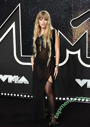 Victoria De Angelis / Maneskin bassist / vicdeangelis nude photo #0207