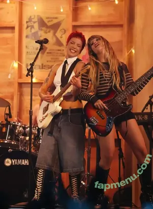 Victoria De Angelis / Maneskin bassist / vicdeangelis nude photo #0216