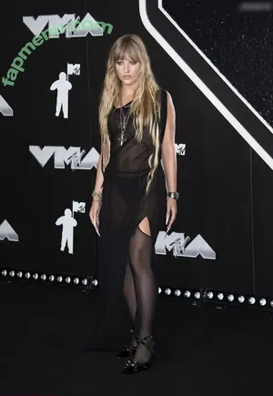 Victoria De Angelis / Maneskin bassist / vicdeangelis nude photo #0235