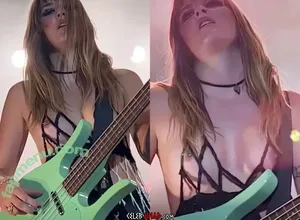 Victoria De Angelis / Maneskin bassist / vicdeangelis nude photo #0610