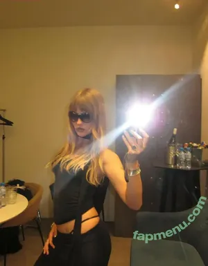 Victoria De Angelis / Maneskin bassist / vicdeangelis nude photo #0716