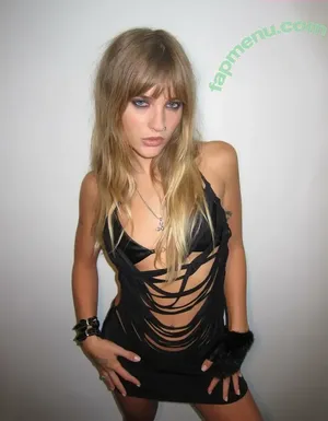 Victoria De Angelis / Maneskin bassist / vicdeangelis nude photo #0883