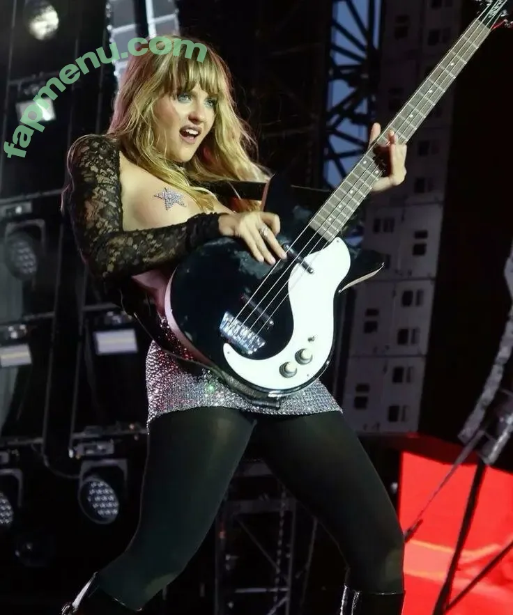 Victoria De Angelis nude photo #0681 (Maneskin bassist / vicdeangelis)