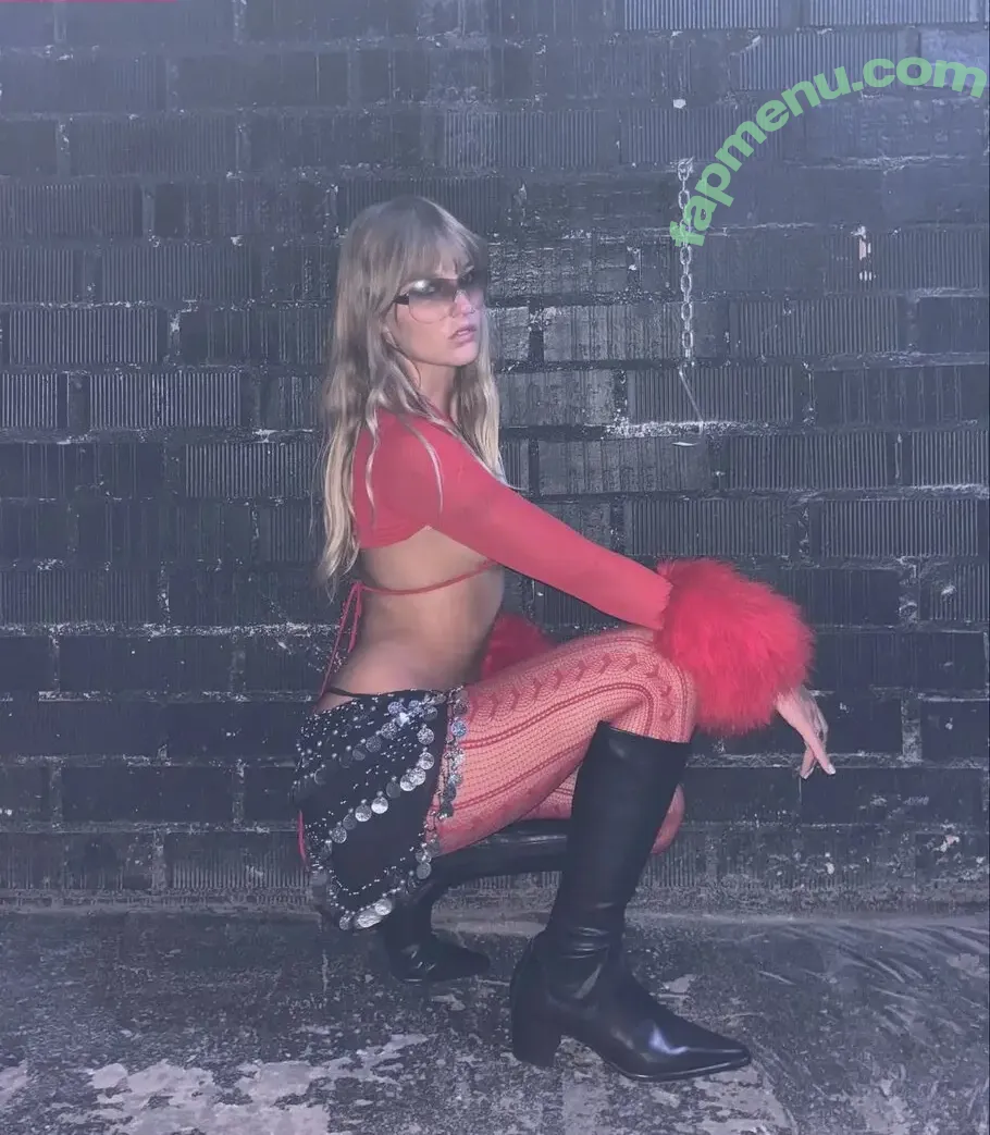 Victoria De Angelis nude photo #0840 (Maneskin bassist / vicdeangelis)