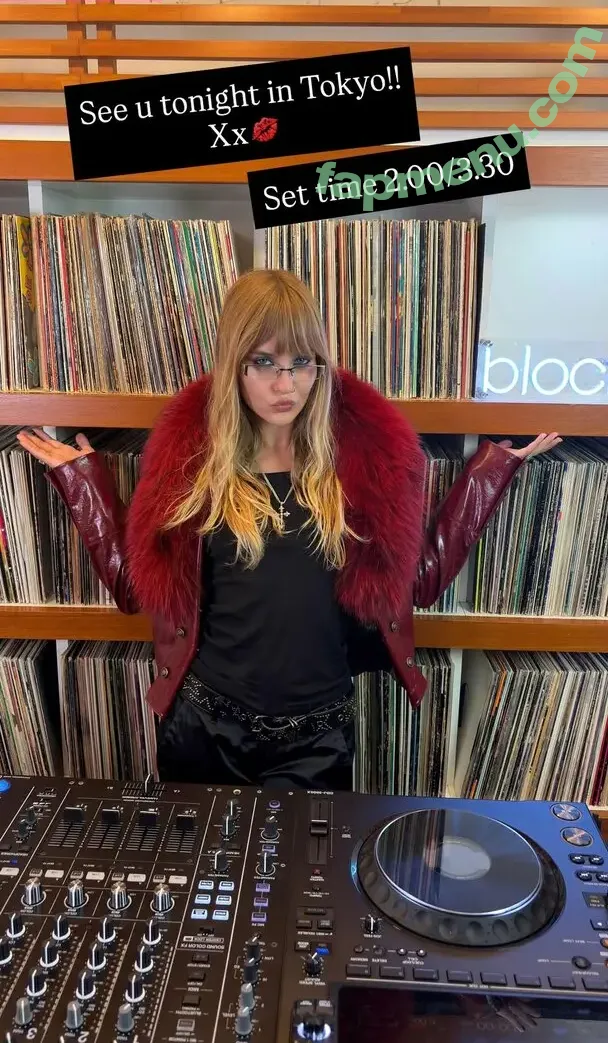 Victoria De Angelis nude photo #0908 (Maneskin bassist / vicdeangelis)