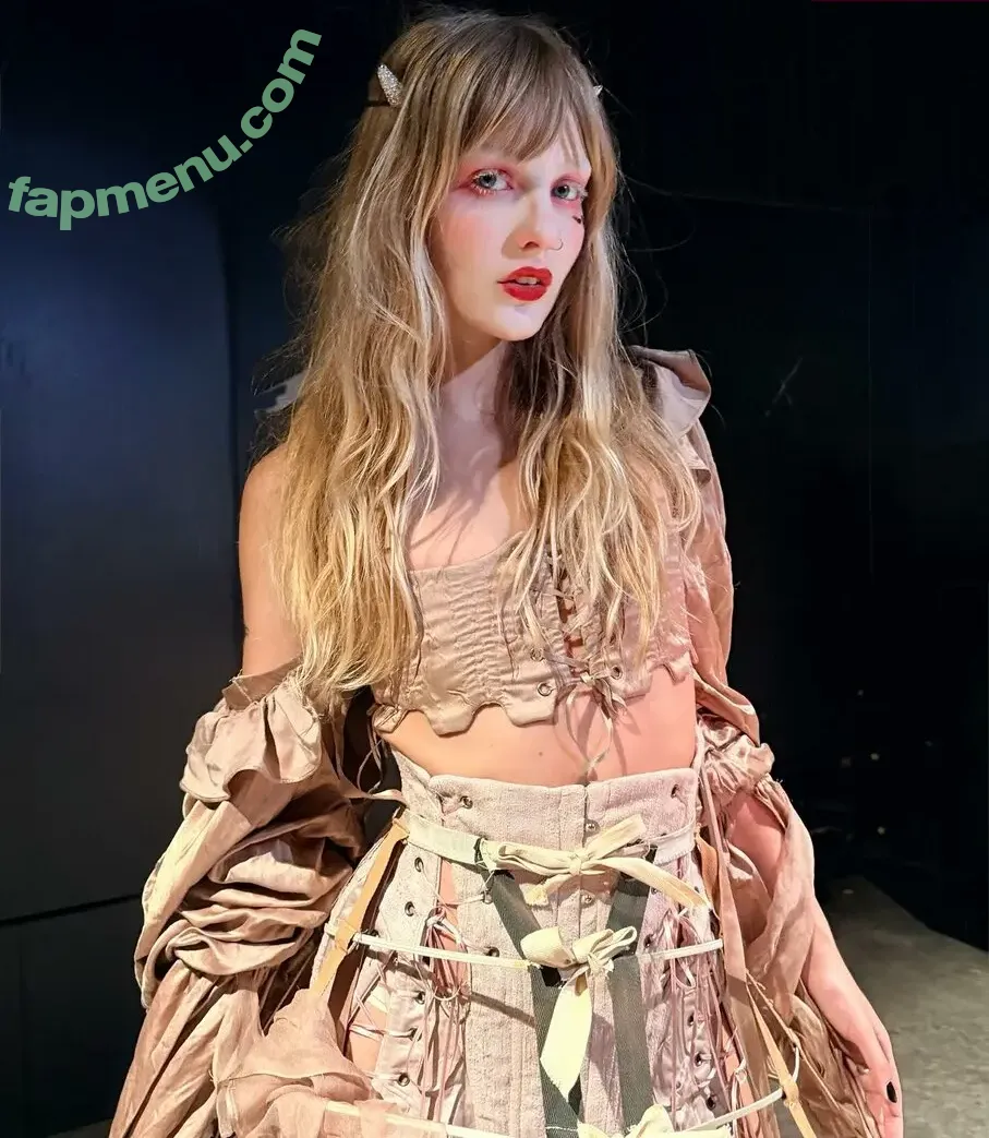 Victoria De Angelis nude photo #0949 (Maneskin bassist / vicdeangelis)