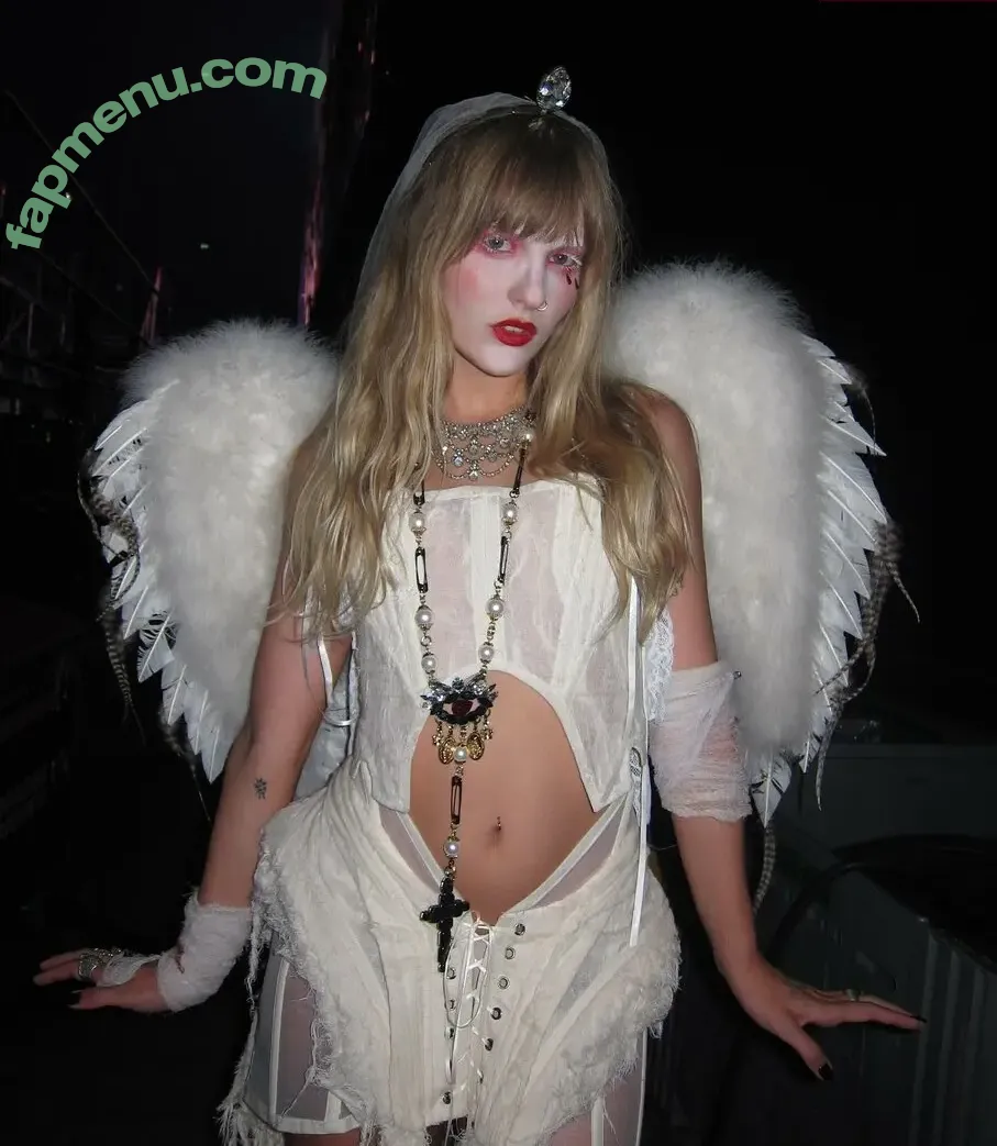 Victoria De Angelis nude photo #0957 (Maneskin bassist / vicdeangelis)