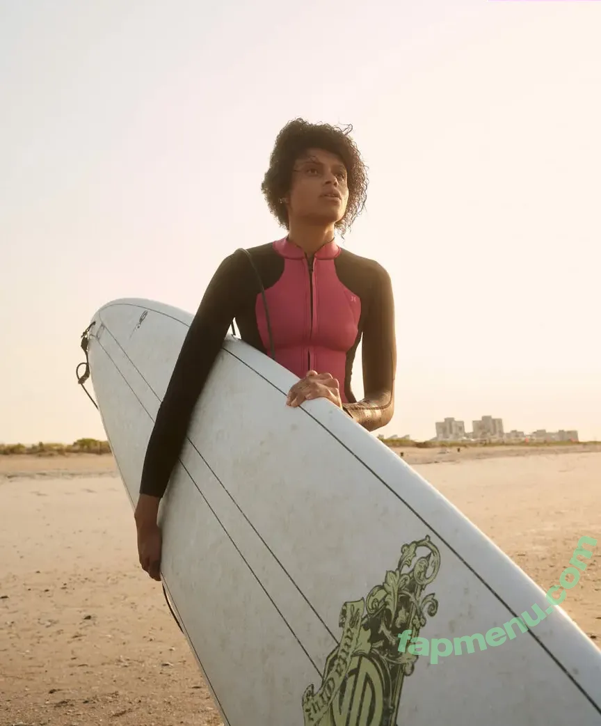 Victoria Simmons nude photo #0003 (Victoria Simmons)