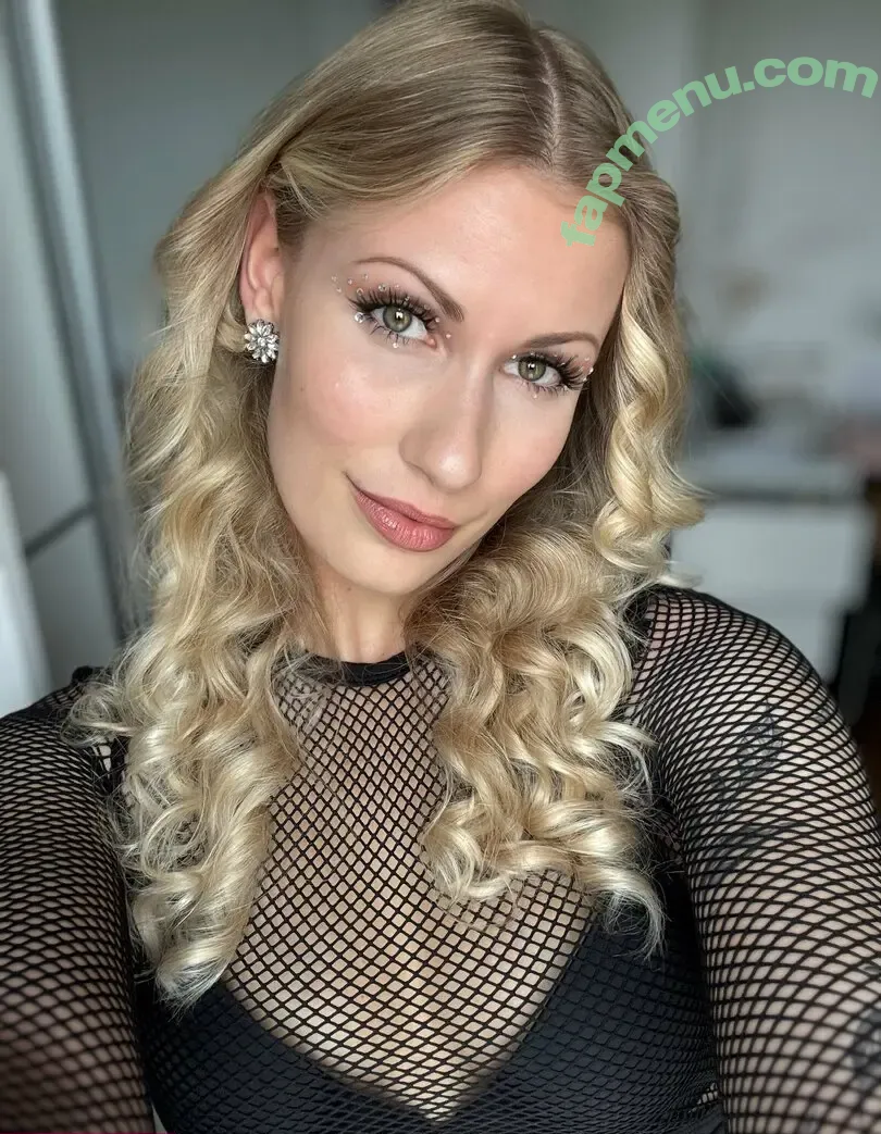 victoriaschneider nude photo #0019 (govictoria)